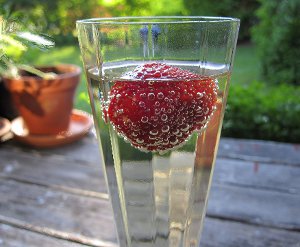 Mousserande fördrink med jordgubbe