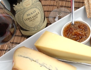 Osbricka med amarone Ostbricka med amarone