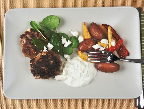 Köttfärsbiffar med vitlök, fetaost och oregano Köttfärsbiffar med vitlök, fetaost och oregano