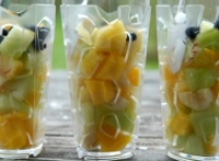 Fruktsallad med färsk ananas Fruktsallad med färsk ananas