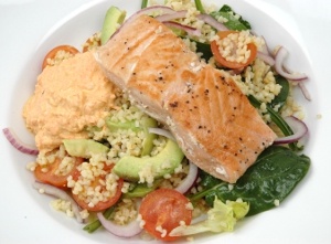 Lax med bulgursallad och morotstzatziki Lax med bulgursallad och morotstzatziki