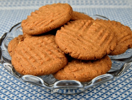 Chokladkakor med chokladbitar, sirapskakor, apelsinkakor eller nötkakor Chokladkakor med chokladbitar, sirapskakor, apelsinkakor eller nötkakor