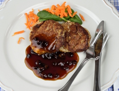 Sillbullar med korintsås Sillbullar med korintsås