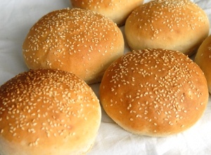 Hembakat hamburgerbröd Hembakat hamburgerbröd