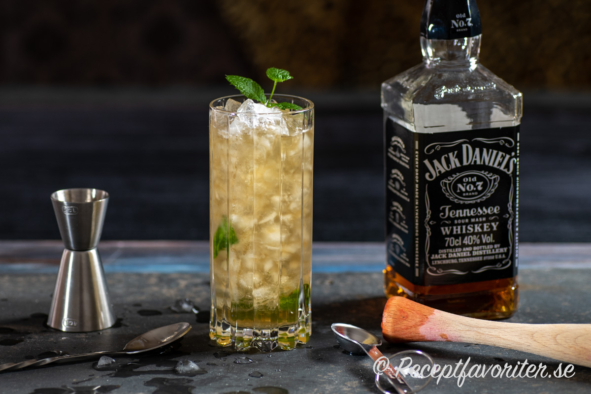 Mint Julep är en läskande longdrink för dig som gillar bourbon och mynta. 