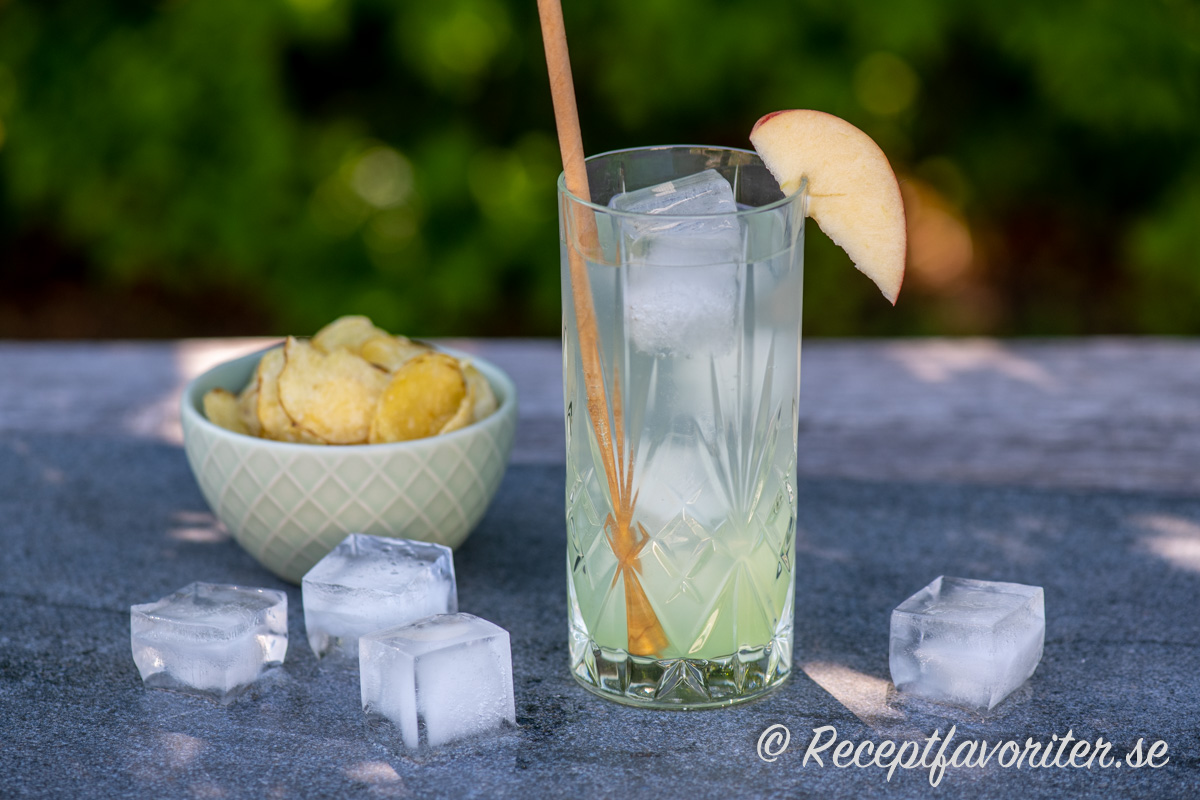 P2 är läskande och lättdrucken drink med smak av vanilj, äpple och fruktsoda. 