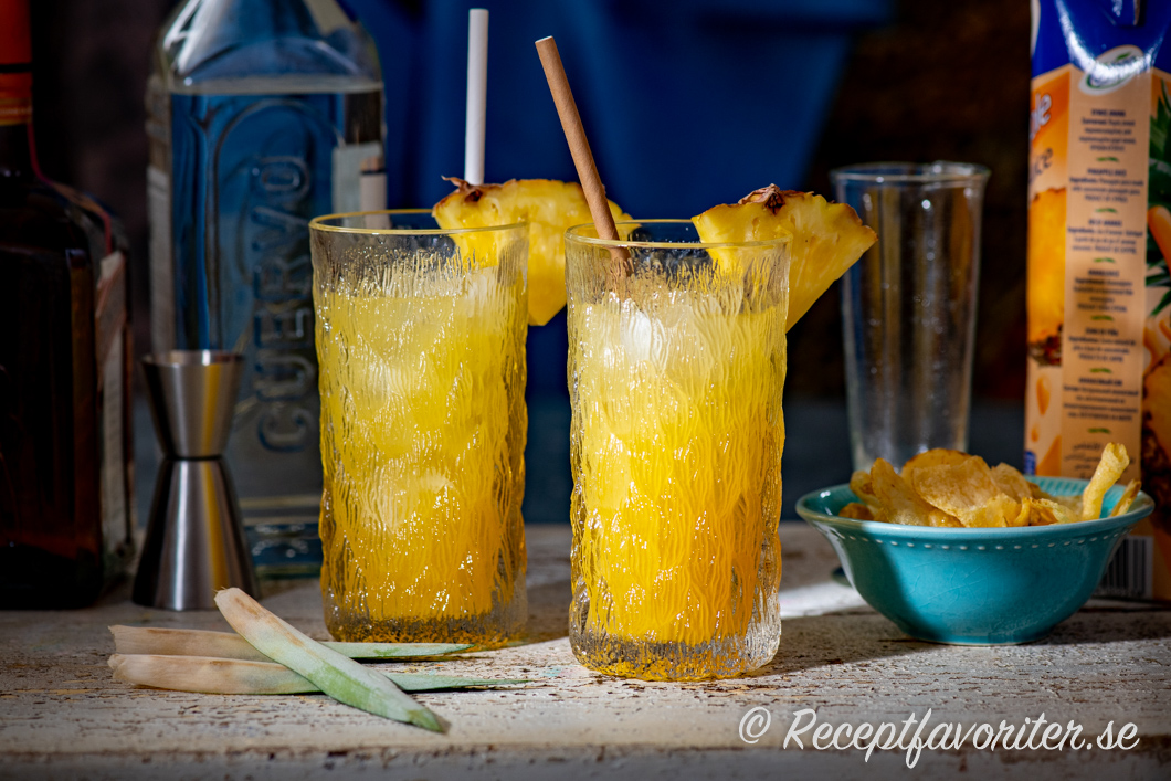 Longdrink med Patron Tequila och ananasjuice samt Cointreau apelsinlikör och lime. 