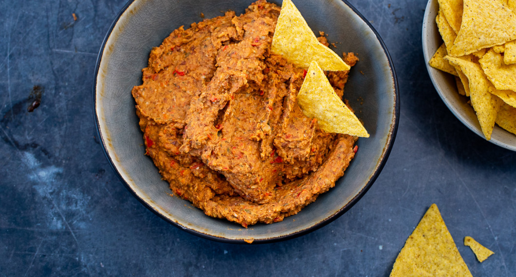 Böndippen serverad med tortillachips. 