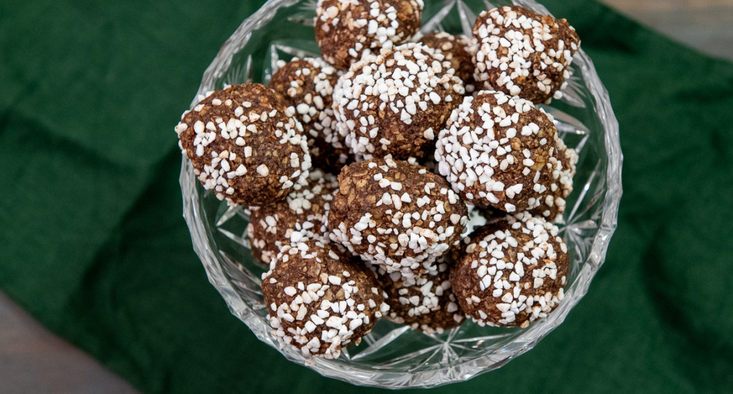 Låt gärna stå i kylen några timmar att stelna och få smak innan servering. 