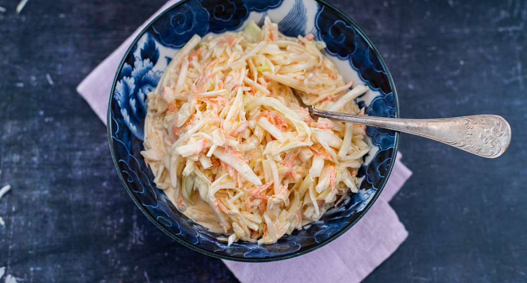 Coleslaw blir god som sås, röra och grönsakstillbehör i ett. 