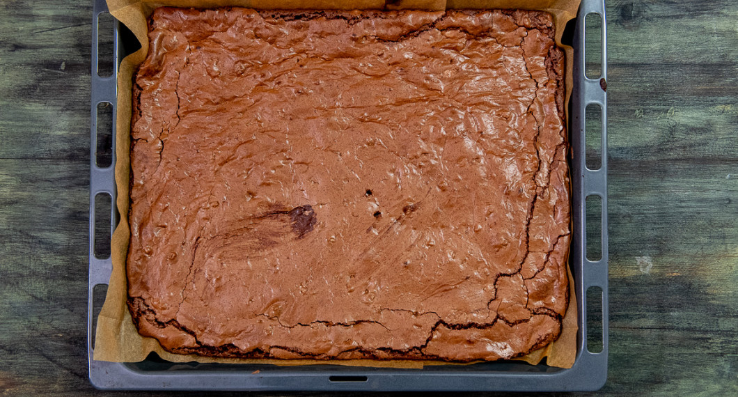 Grädda chokladkakan i mitten av ugnen på 175 grader vanlig ugn i ca 30 minuter. 