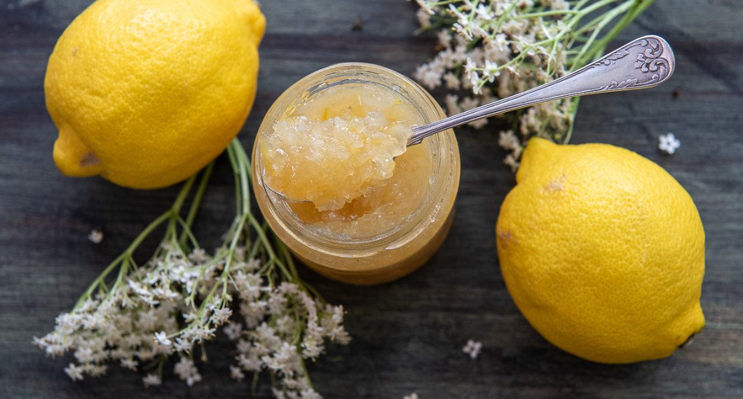 Ta vara på citronerna och koka en god fläder- och citronmarmelad på resterna. 