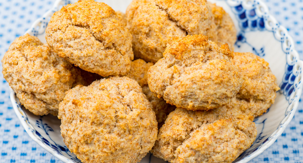 Grahamsscones bakade med mer grahamsmjöl blir lite grövre än vanliga scones. 