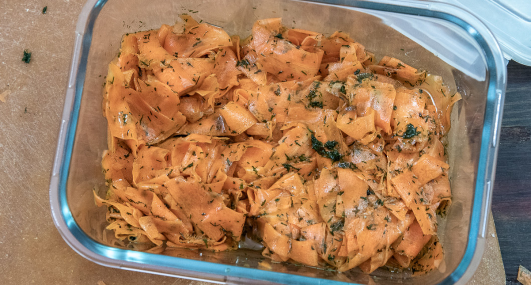 Låt stå ett dygn i kylen övertäckt. 