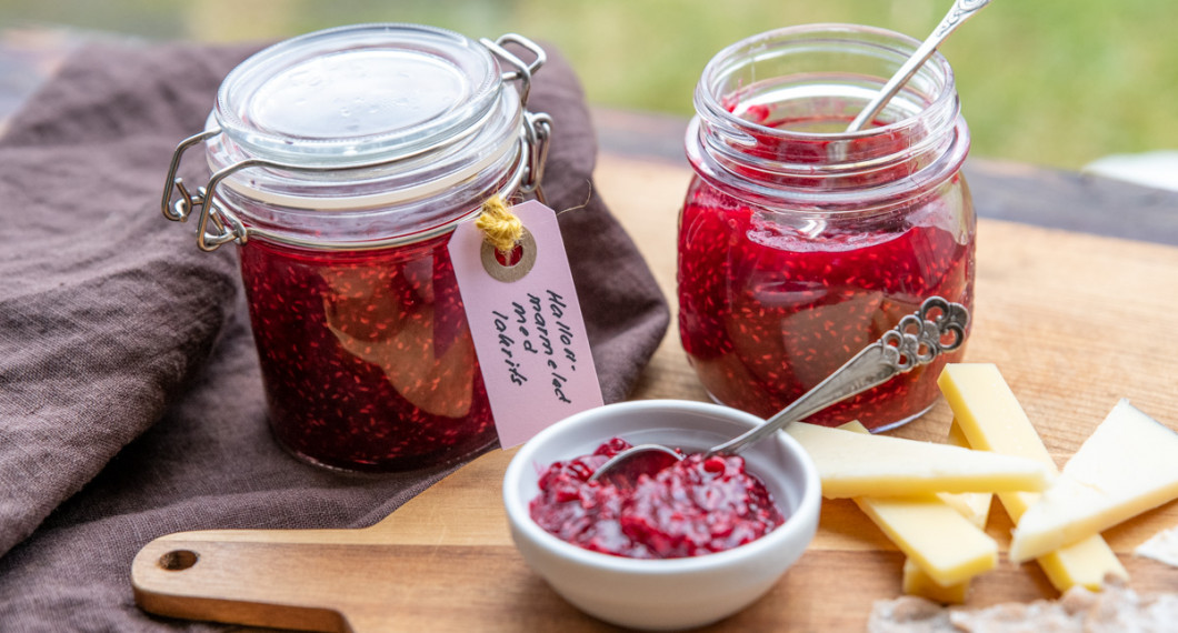 Hallonmarmelad med smak lakrits passar förutom som vanlig marmelad till frukost, fika, mackor som fin marmelad serverad till dessertost. 