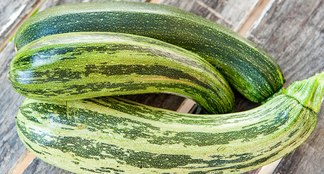 Tre zucchinis från min hemmaodling