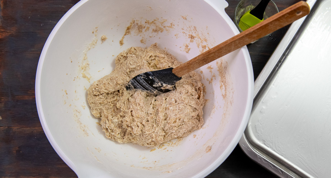 Rör ihop till en kladdig deg. 