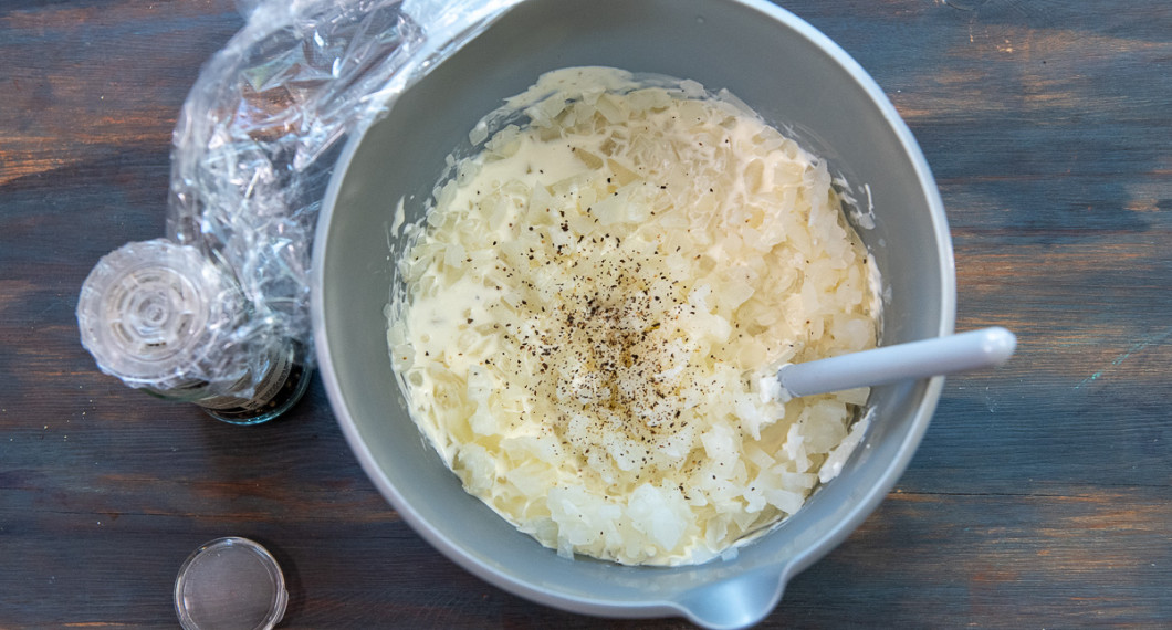 Blanda i rättikan samt smaka av med salt och peppar. 
