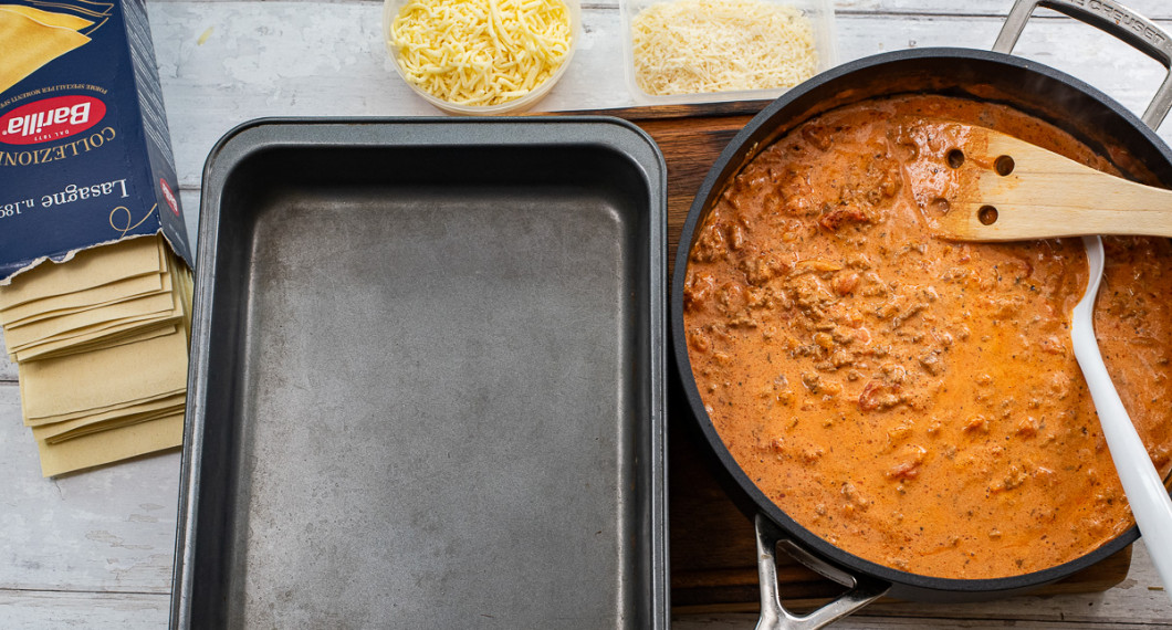 Ta fram en form ca 28x22 cm.