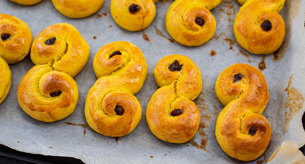 Låt svalna något innan servering. Dessa lussekatter är godast nybakta och gärna inom några timmar. 