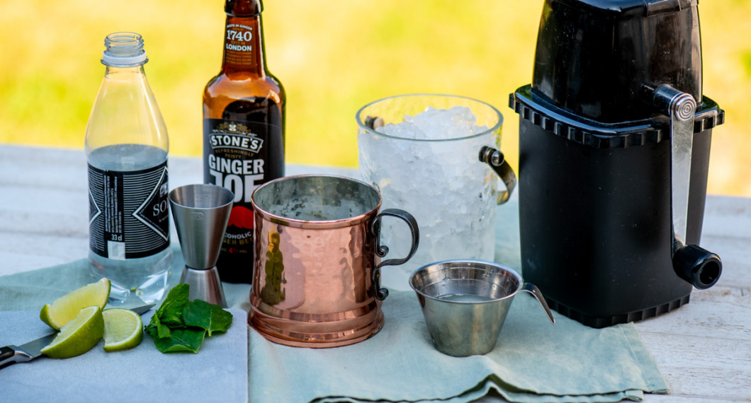 Till Mocktail Mule behöver du lime, myntablad, Tonic, Ginger beer, kopparmugg, is