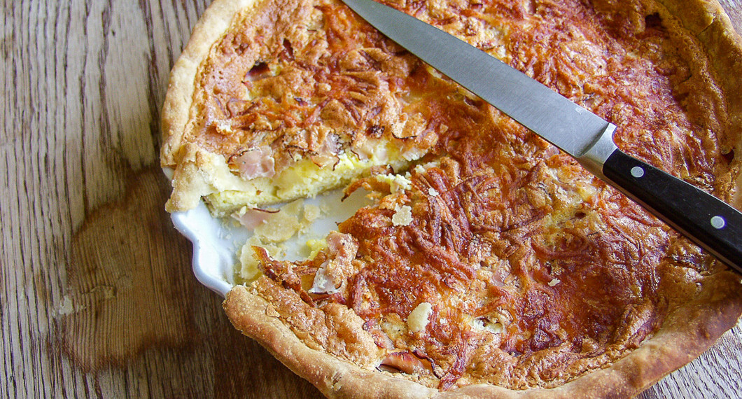 Skink- och ostpaj Quiche Lorraine i pajform