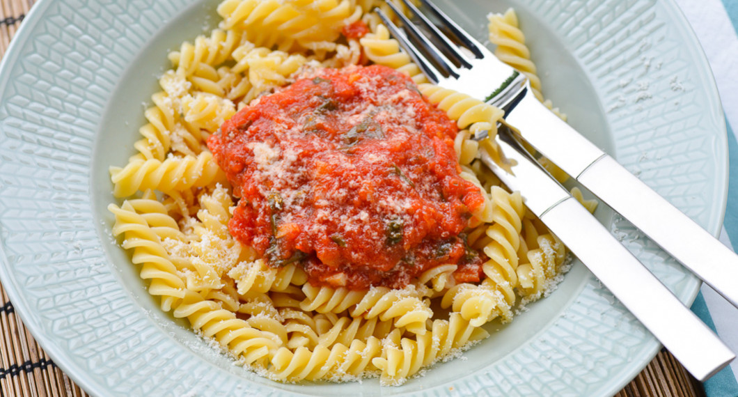 Hemkokt tomatsås passar med all sorts pasta - skruvar, penna, spagetti eller tagliatelle. 
