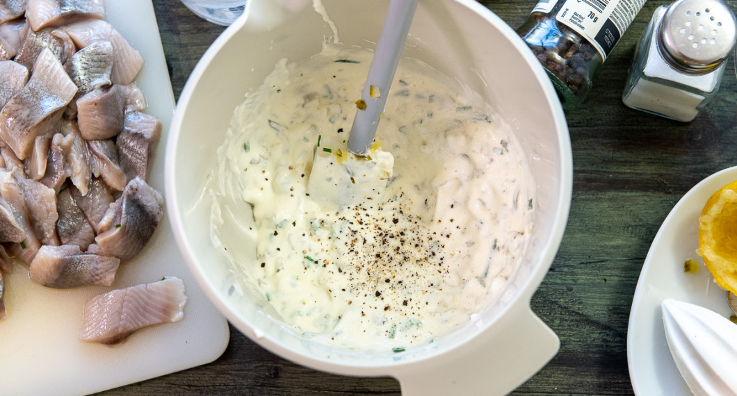 Rör om och smaksätt med peppar och salt. 