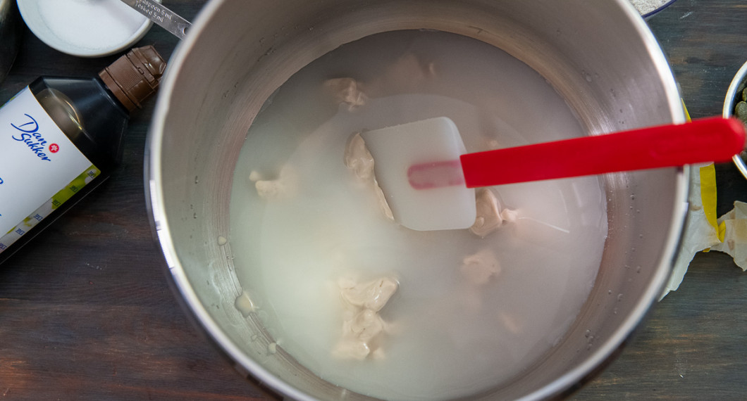 Tillsätt fingervarmt vatten - 37 grader. 