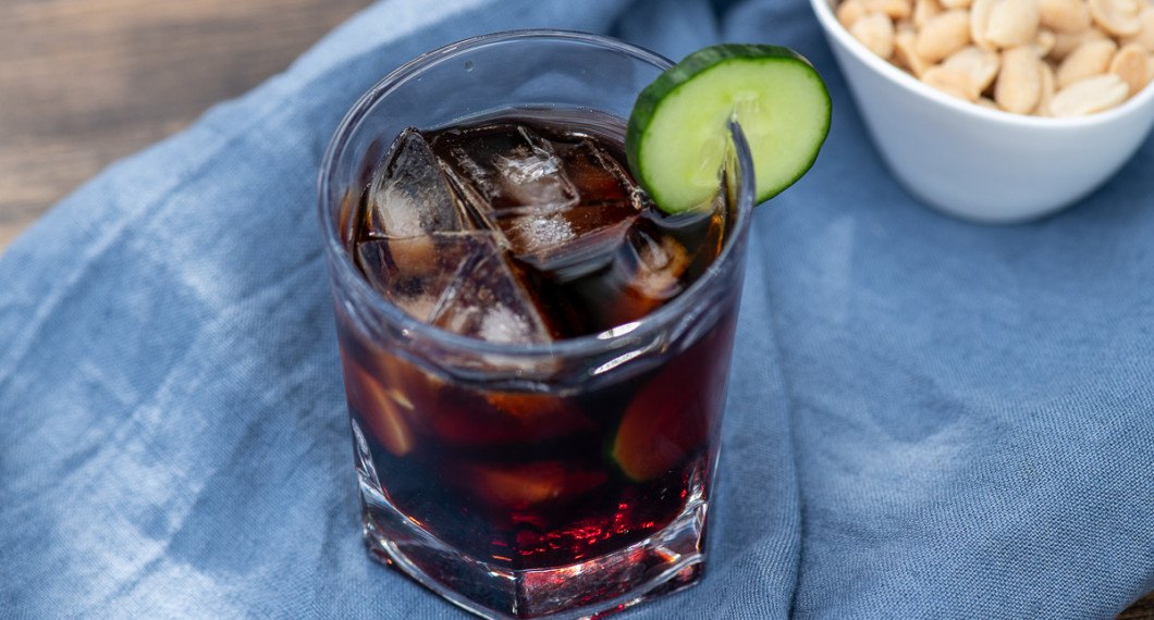 Ramazzotti är klassisk som digestif efter maten men kan även serveras som fördrink med snacks som jordnötter eller liknande. 