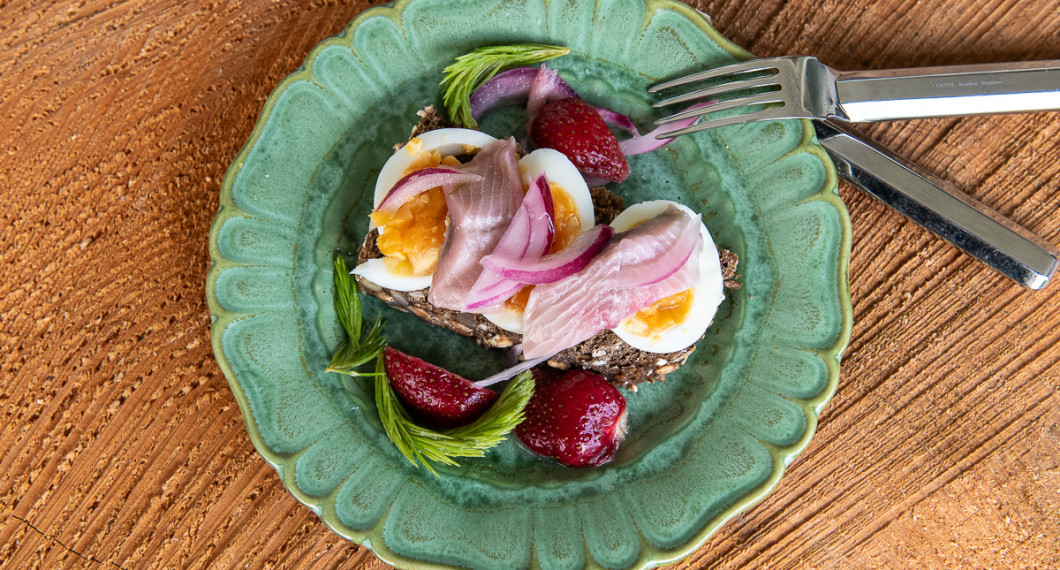 Sillen är även god som sillmacka på grovt bröd med majonnäs och kokt ägg. 