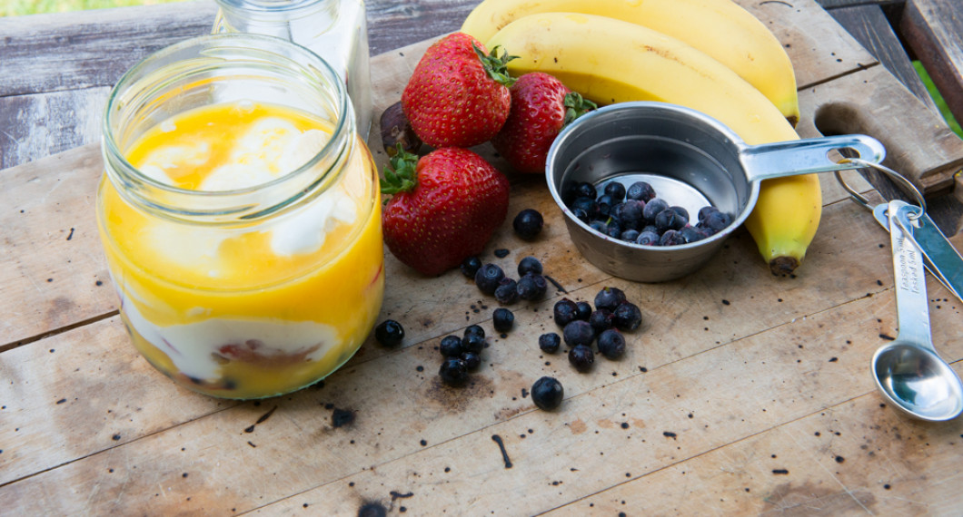 Smidigt är att använda en glasburk lagom för stavmixern till ett stort glas smoothie. 
