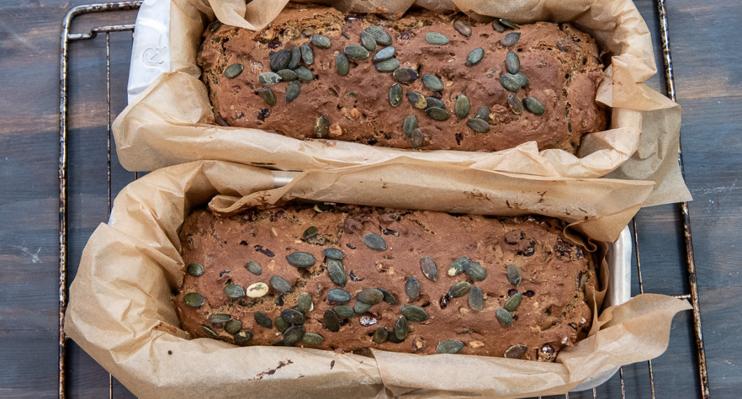 Baka i nedre delen av ugnen på 175 grader vanlig ugn i ca 50 minuter. 