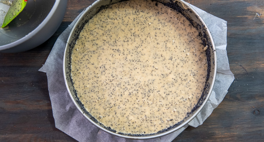 Häll smeten i formen. 