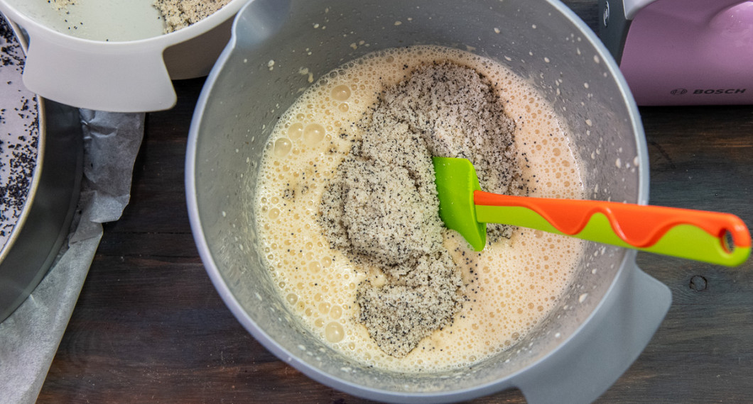 Tillsätt mjölblandningen. 