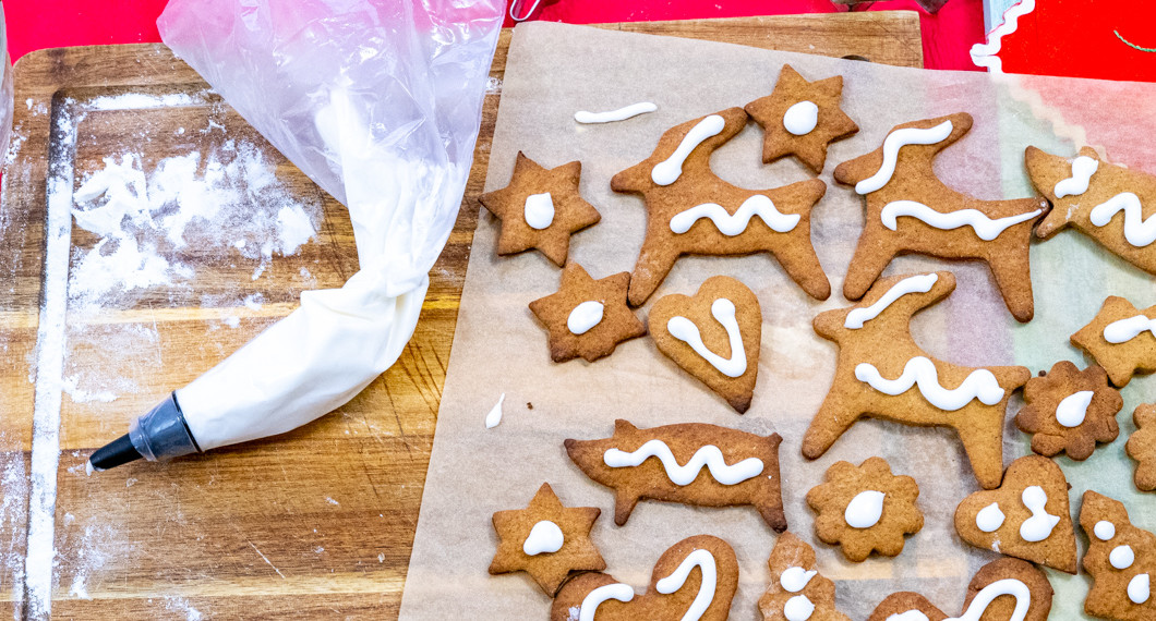 Kristyren passar att spritsa och garnera pepparkakor med mera