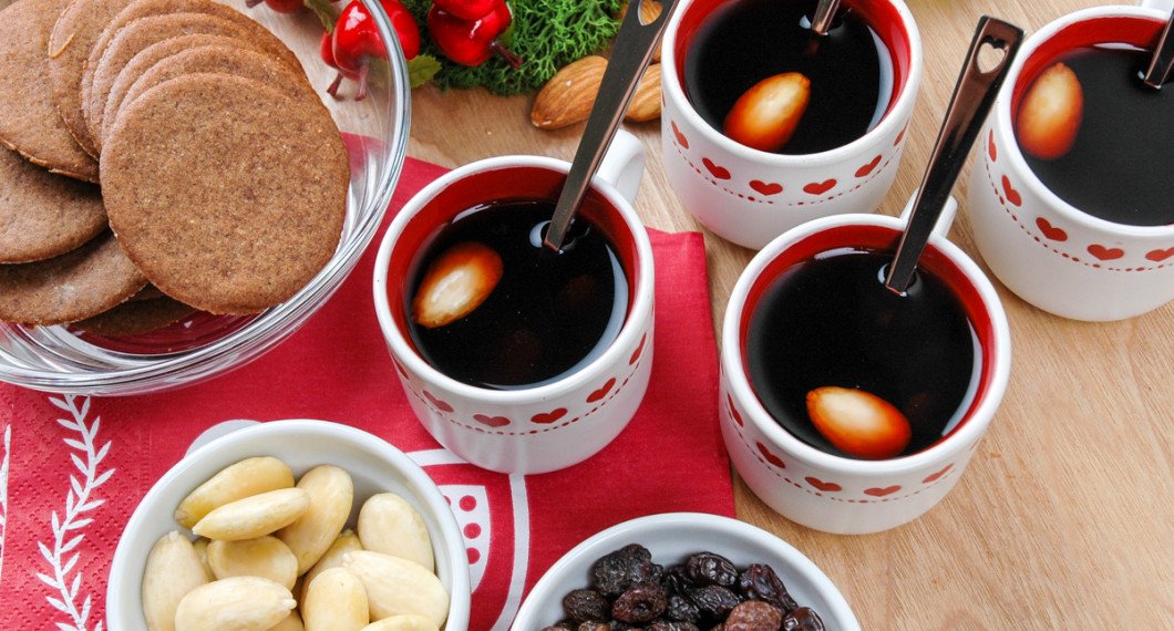 Alkoholfri glögg som fått smak av riktiga glöggkryddor som kanel, pomerans och kryddnejlikor. 