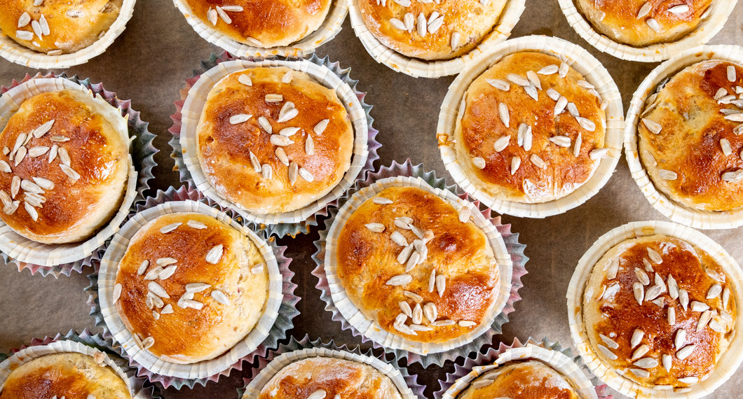 Frallorna kan garneras med solrosfrön eller andra frön eller flingor.