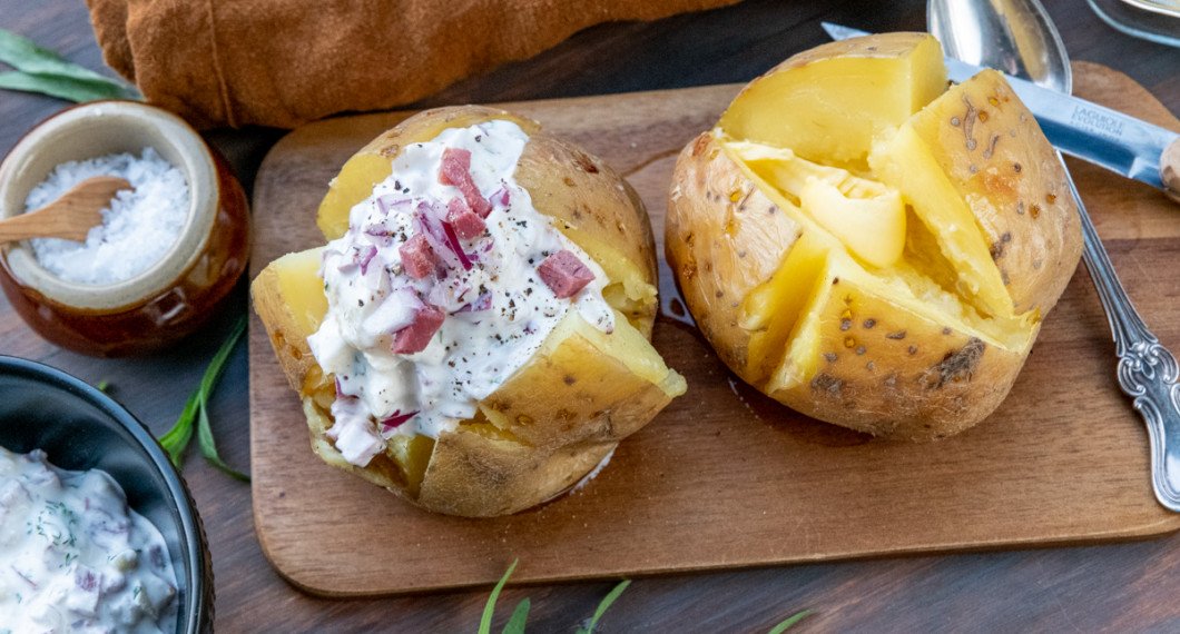 Bakad potatis blir en huvudrätt med röra som fyllning som ex. röra med rökt kött som Dovhjort.