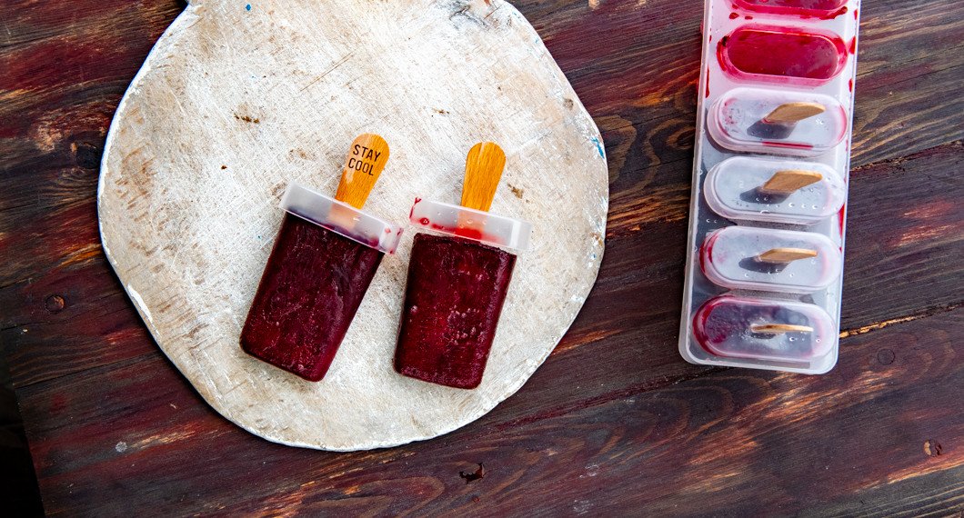 Hemgjord björnbärsisglass