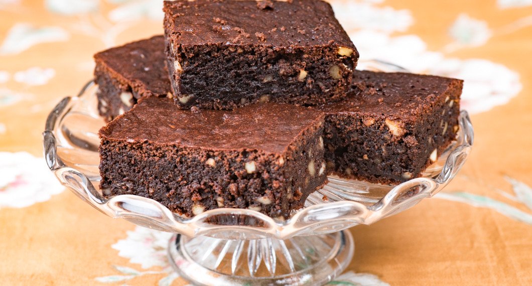 Brownies med honung på fat