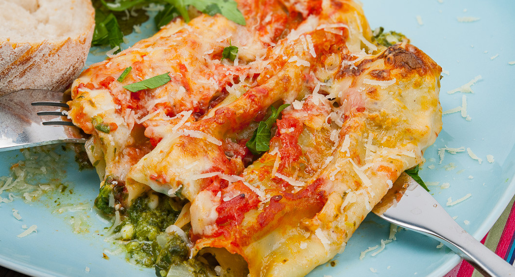 Spenatcanellonis med ricotta-ostfyllning. 