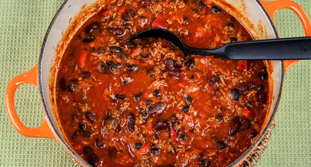 Koka minst en timme men gärna längre upp mot 3-4 timmar. 