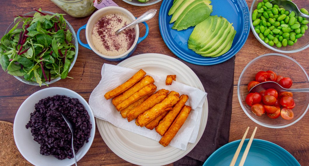 Den friterade halloumin passar som vegetarisk huvudingrediens i sallader, på buffé och som vegetariskt alternativ. 