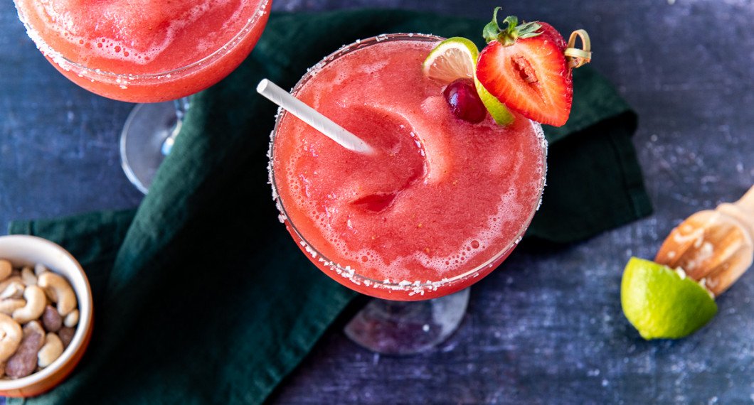 Med tequilaessens eller agaveessens samt apelsinliköressens får drinken extra smak likt en margarita med alkohol. Det är dock valfritt och drinken blir god utan. 