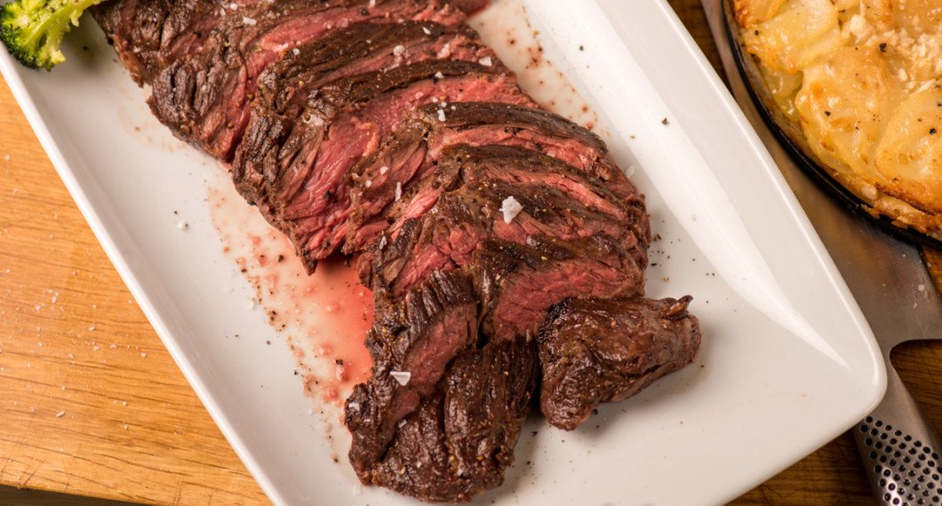 Grillad njurtapp eller slaktarbiff är en smakrik bit kött som är jättegod att grilla och servera blodig. 