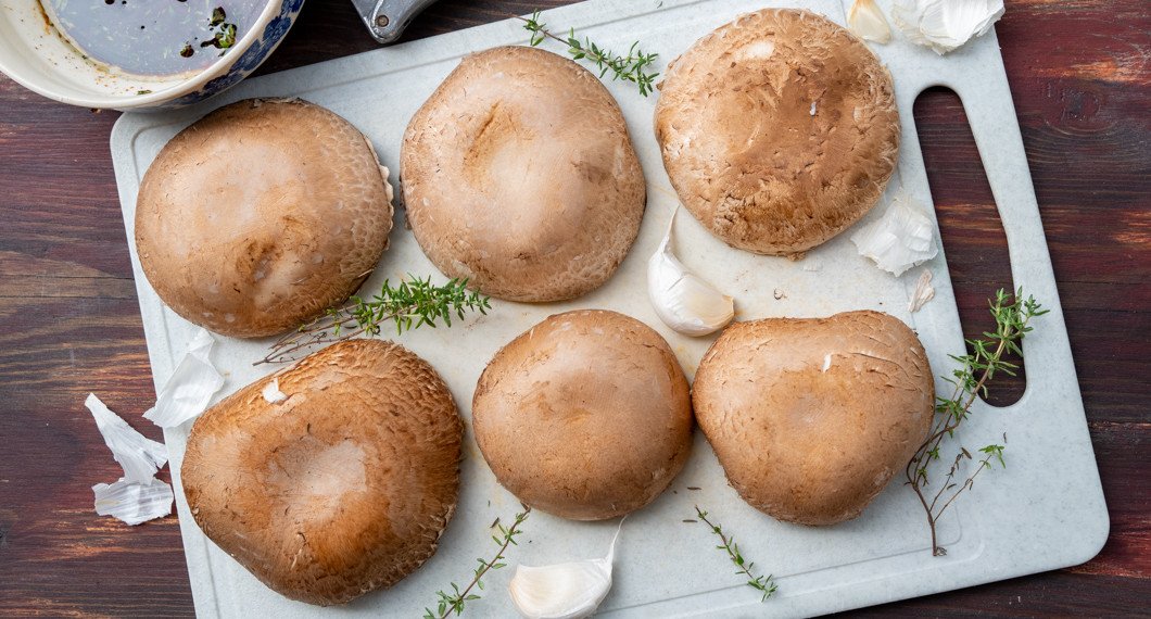 Portabellosvamparna innan grillning