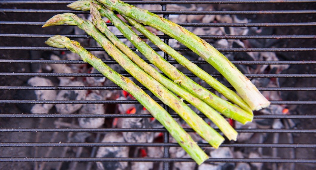 Grillad sparris blir god som tillbehör eller förrätt. 