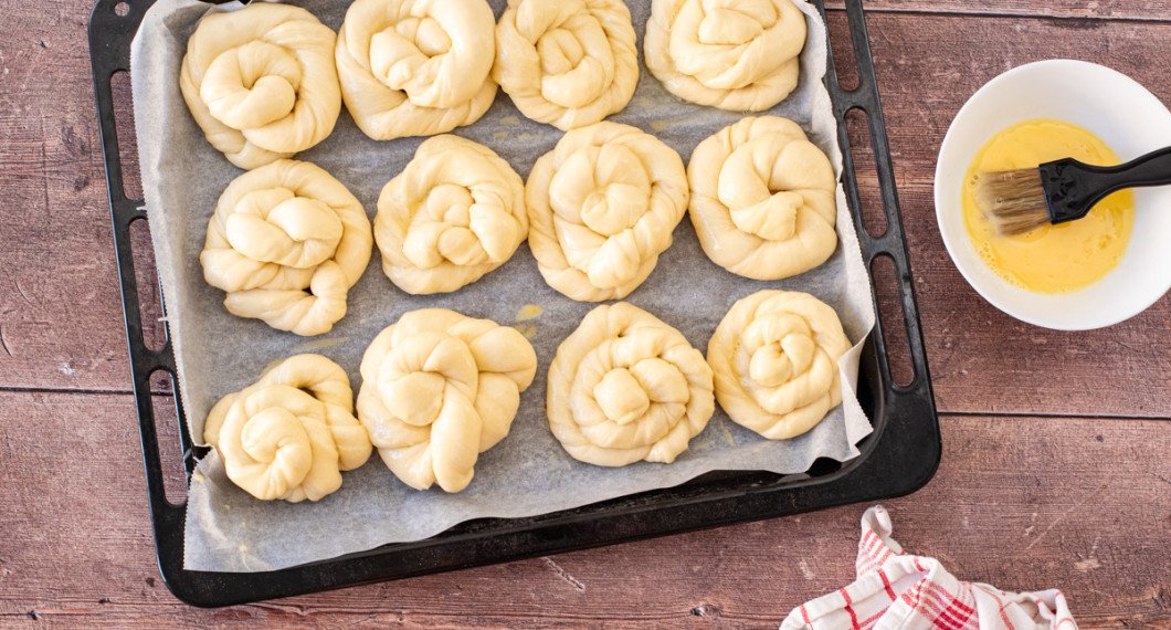 Pensla med uppvispat ägg. 