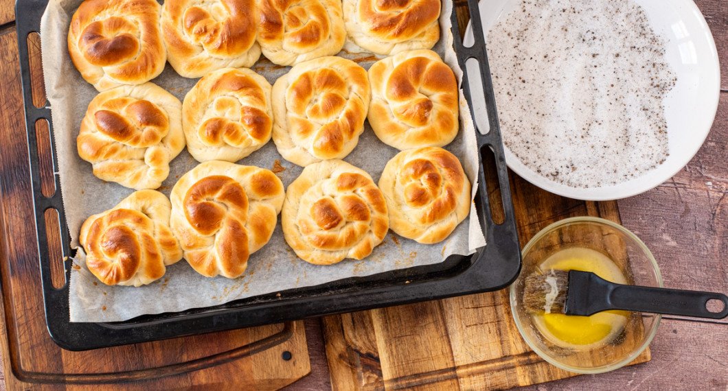 Grädda till fin färg på 225 grader i mitten av ugnen i ca 10 minuter. 